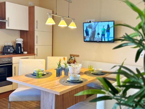 Haus der Seeadler - Appartementhaus Haus der Seeadler - Fewo 2 2.8km von Lietzow entfernt