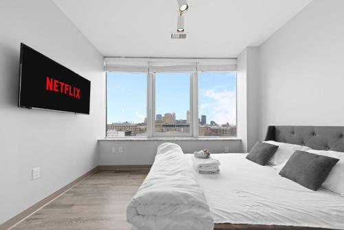 Luxury Downtown Cleveland Condo l 2 TV's l Parking, Cleveland (photo 5)