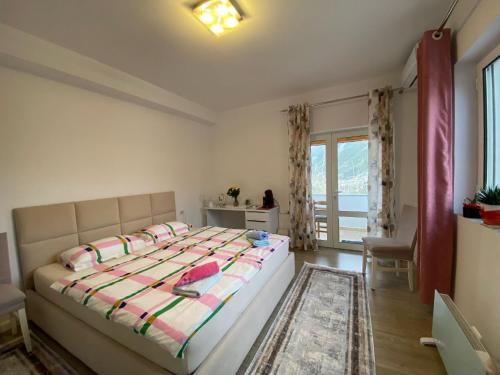 Bright & Cozy Room with Balcony, Çorovodë (photo 2)