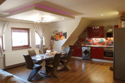 Apartmánové byty so saunou a vírivkou (Apartmanove byty so saunou a virivkou) in Lopej
