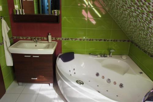 Apartmánové byty so saunou a vírivkou (Apartmanove byty so saunou a virivkou) in Lopej