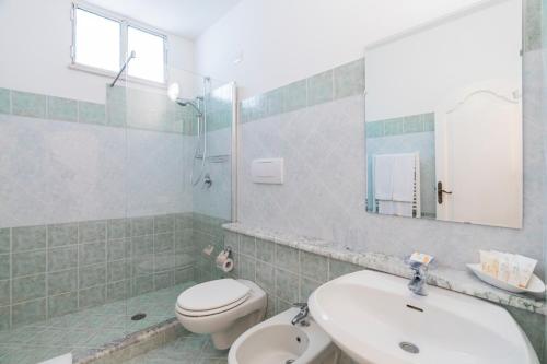 Superior Double Room with Balcony and Sea View image 4