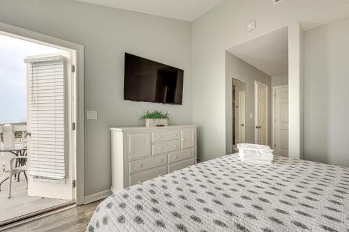 Seaside Condo with Pool and Views - Walk to Beach! - image 14