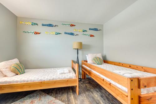 Seaside Condo with Pool and Views - Walk to Beach! - image 11