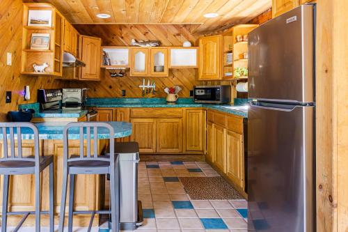 Secluded w Pool Spa Fire Pit Forest Views Cragswood Cottage by AvantStay