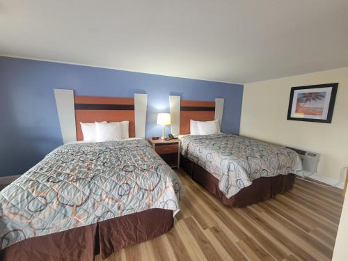 Queen Room with Two Queen Beds - Non-Smoking