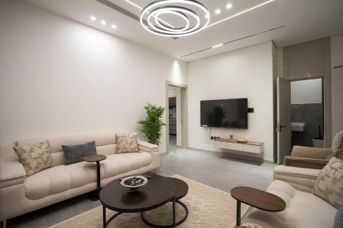  négyzetméteres, 2 hálószobás Apartman 2 fürdőszobával Qurtubah területén (Elite Two-Bedroom Apt AlRimal-7) near King Abdulaziz Equestrian Field