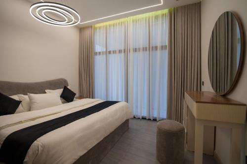  négyzetméteres, 2 hálószobás Apartman 2 fürdőszobával Qurtubah területén (Elite Two-Bedroom Apt AlRimal-7) near King Abdulaziz Equestrian Field