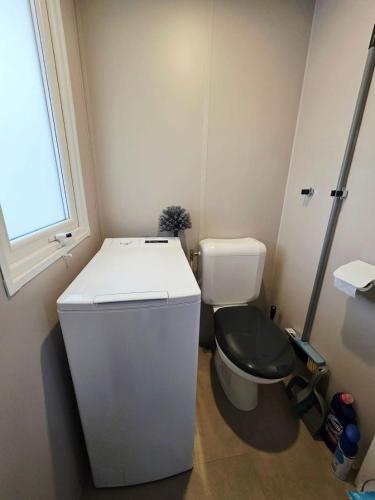 Bathroom, Mobilhome 6-8 pers - 3 ch - 1 sdb - Parc Aquatique near Le Surfing