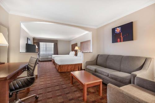 Best Western Clubhouse Inn & Suites - image 13
