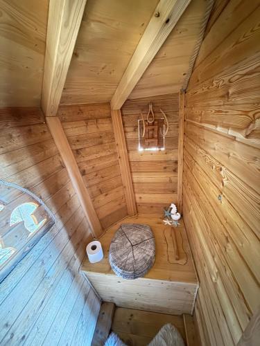 Vannas istaba, Treehouse U rybníka (Treehouse U rybnika) in Osecna