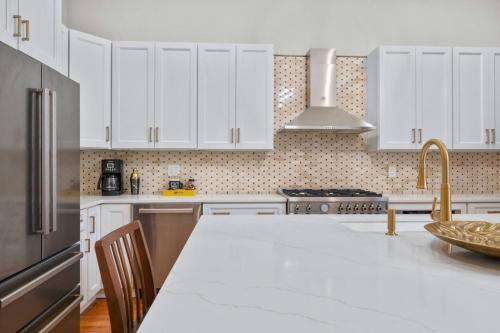 Luxury Townhouse in NYC - image 13