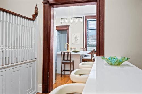 Luxury Townhouse in NYC - image 6
