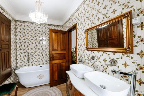 Casa com Piscina Privada de 10m e Jardim, até 8 pessoas, perto do Porto (Casa com Piscina Privada de 10m e Jardim, ate 8 pessoas, perto do Porto) in ลันยิง
