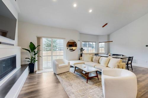 Modern Mountain View Escape