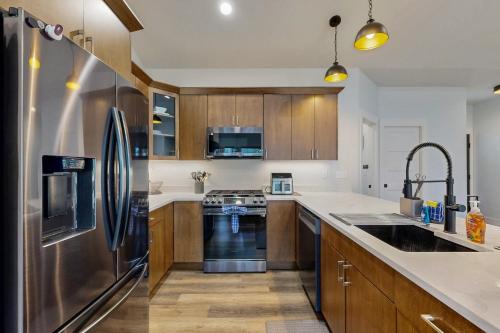 Modern Mountain View Escape