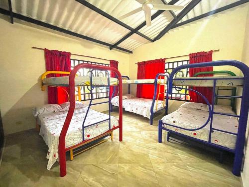 El Rancho de Willy Piscina juegos y BBQ