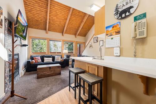 Creekside Suites 04 by Estes Park Condos