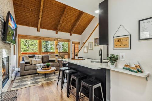 Creekside Suites 02 by Estes Park Condos