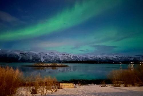 House with garage in central Lyngen, Lyngseidet (foto 3)