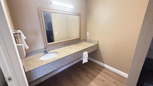 Valley Inn - image 6