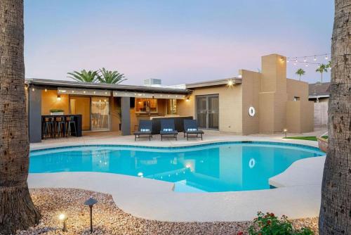 Blue Agave Home - Chic & Stylish with Pool Putt & Games – khách sạn tại Bắc Phoenix
