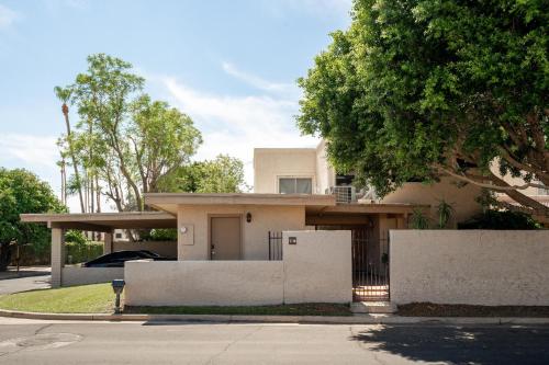 Casa Del Monte- Old Town Gem with Pool & Tennis