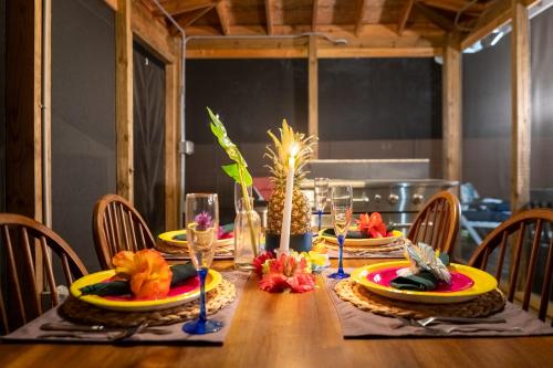 Tiki Hut, Bar, Kitchenette, Grill, Firepit at Pool