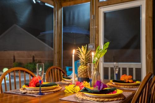 Tiki Hut, Bar, Kitchenette, Grill, Firepit at Pool