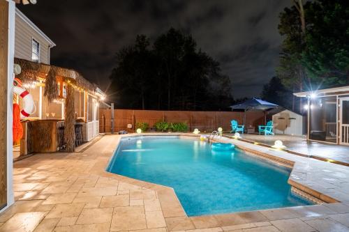 Tiki Hut, Bar, Kitchenette, Grill, Firepit at Pool