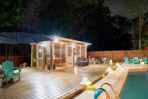 Tiki Hut, Bar, Kitchenette, Grill, Firepit at Pool