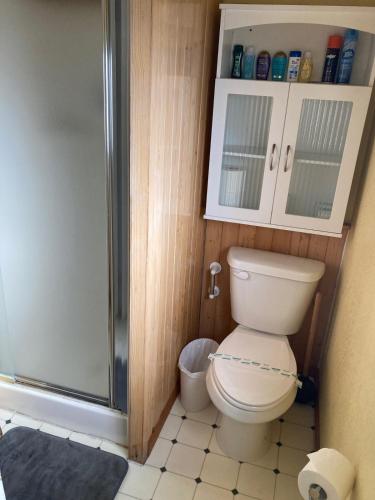 Near Yosemite Bass Lake Cabin with Hot Tub, Lake View, Pet Friendly Near Yosemite Bass Lake Cabin with Hot Tub, Lake View, Pet Friendly