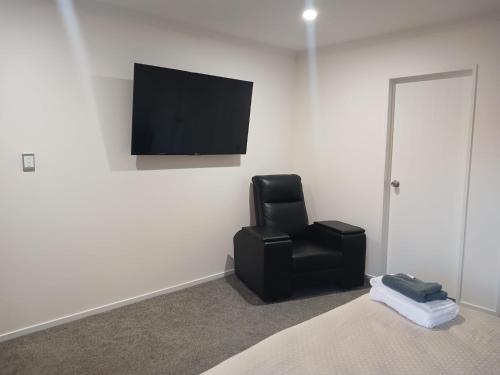 Iekārtas, Luxury and Nature View Stay in Helensville