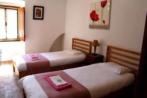 2 bedrooms, 3 beds