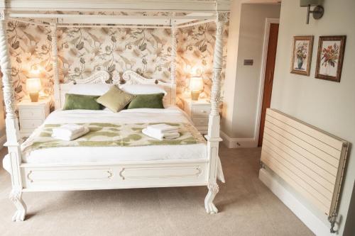 5 Bed Luxury Townhouse with Hot Tub, Rooftop Terrace, Perfect for Groups, Near Cruise Terminal - Southampton