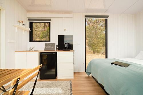 Gem on the Hill by Tiny Away in Romsey
