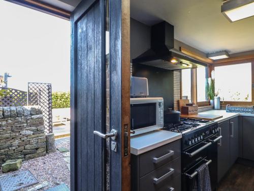 Coupling Cottage - image 12