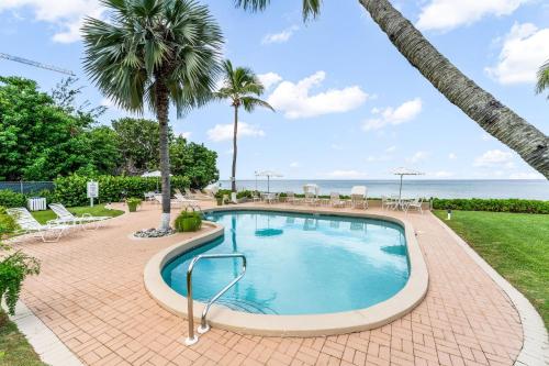 7 Mile Beach 2BR Ground Floor Oceanfront Condo with Pool and large Patio Sleeps 6 - image 4