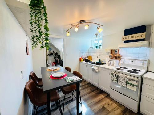 บริการและสิ่งอำนวยความสะดวก, Sunrise BnB - Free Parking near กรีกทาวน์ ออน เดอะ แดนฟอร์ธ