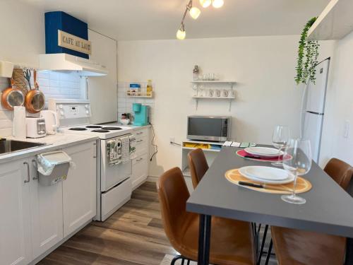 บริการและสิ่งอำนวยความสะดวก, Sunrise BnB - Free Parking near กรีกทาวน์ ออน เดอะ แดนฟอร์ธ