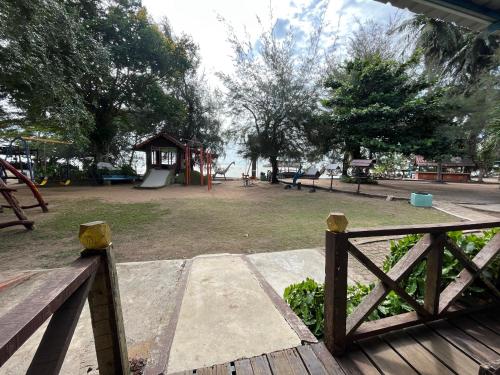 Dqnut Chalet And Restaurant in Kuala Sungai Baru