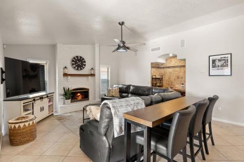 Champions Oasis Home - Near the Stadui2007m withPool & Grill