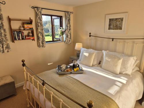 Lovely Little Garden Cottage, Tamar Valley, Cornwall in Stoke Climsland