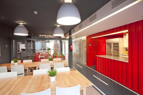 Sant Jordi Hostels Gracia - image 13