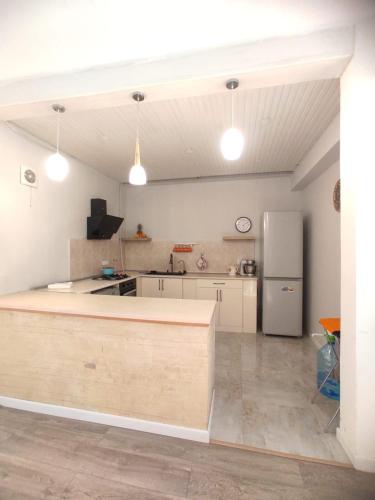 House with a swimming pool in ซุมไกต์