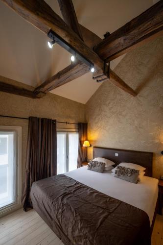 Standard Double Room image 4