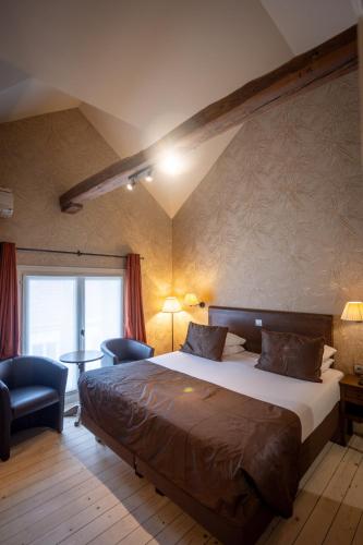 Standard Double Room image 7
