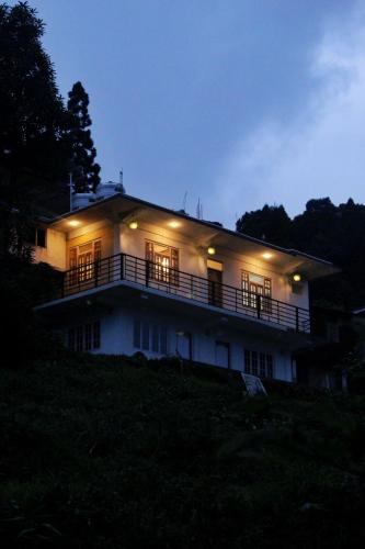 Mana Hills Farmstay in Lower Mamring Khasmahal