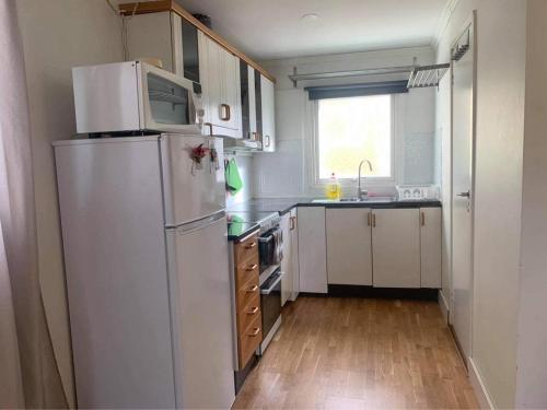 Gäst lägenhet i centrala Falkenberg botten plan utmärkt för äldre folk (Gast lagenhet i centrala Falkenberg botten plan utmarkt for aldre folk) in 팔켄베리