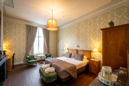 Deluxe Double Room image 2